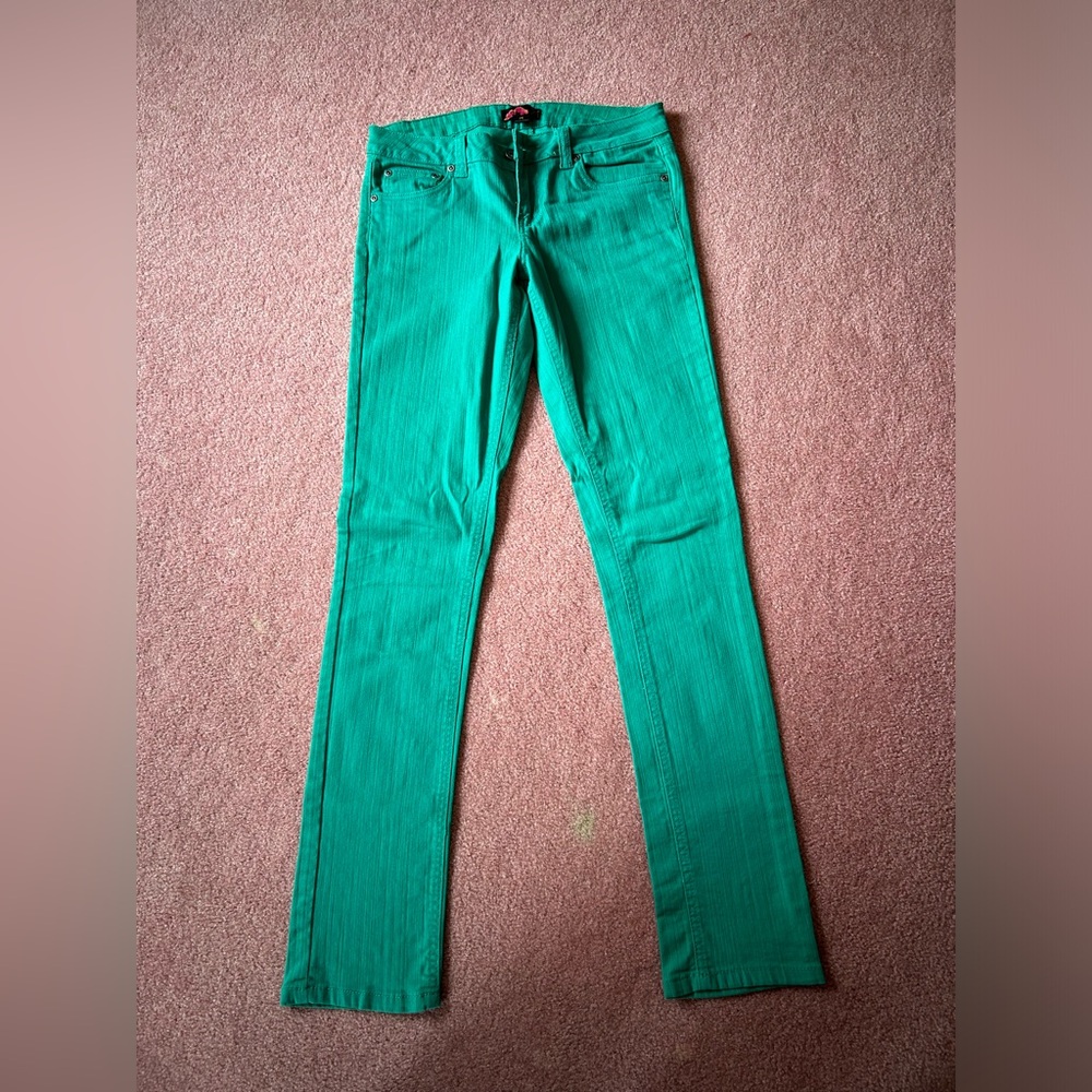 Turquoise colored skinny jeans - perfect for spring/summer ☀️